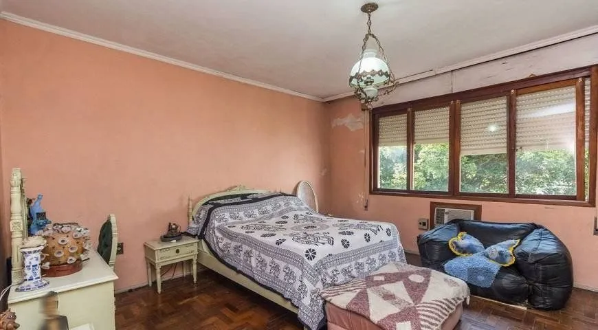 Imagem Casa 250m² - 5 dormitórios, 2 suítes e 4 vagas no bairro Santa Maria Goretti