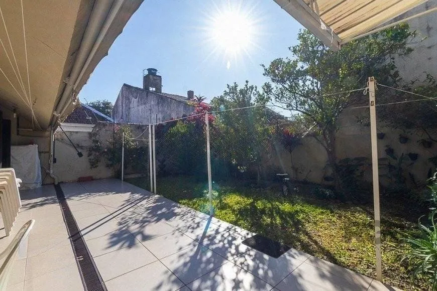 Imagem Casa para Venda - 235m², 4 dormitórios, sendo 1 suites, 2 vagas - Azenha
