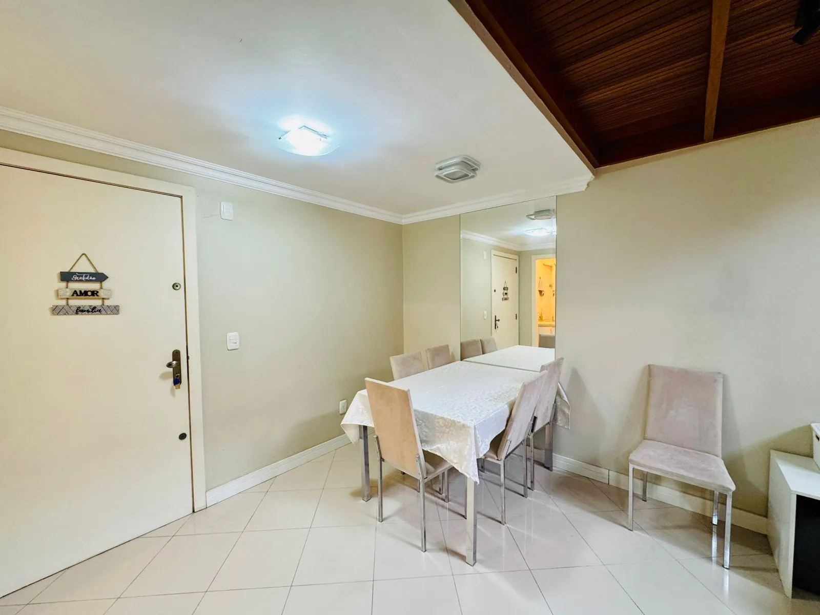 Imagem Duplex na Bela Vista, 2 dormitórios com espaço para home office, lareira e 2 vagas