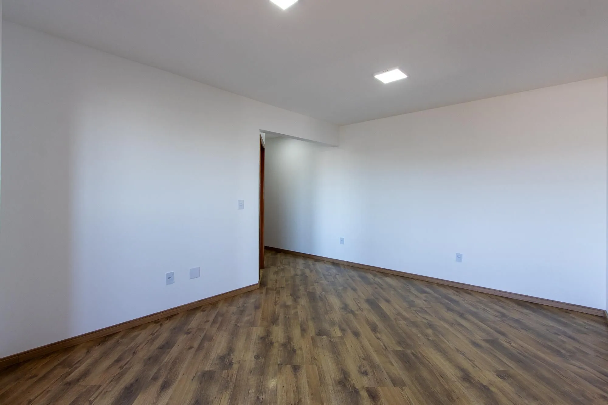 Imagem Apartamento de 2 dormitórios, 1 suíte e 2 vagas de garagem no bairro Tristeza.