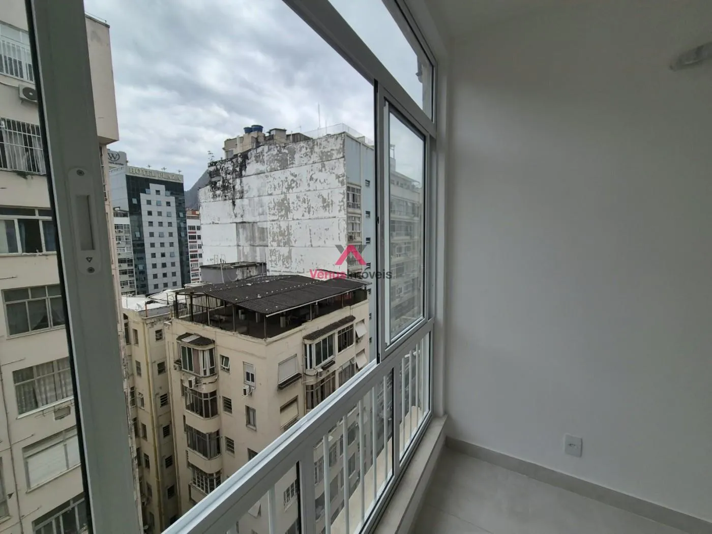 Imagem Apartamento para Venda em Rio de Janeiro, Leme, 2 dormitórios, 1 banheiro, 1 vaga