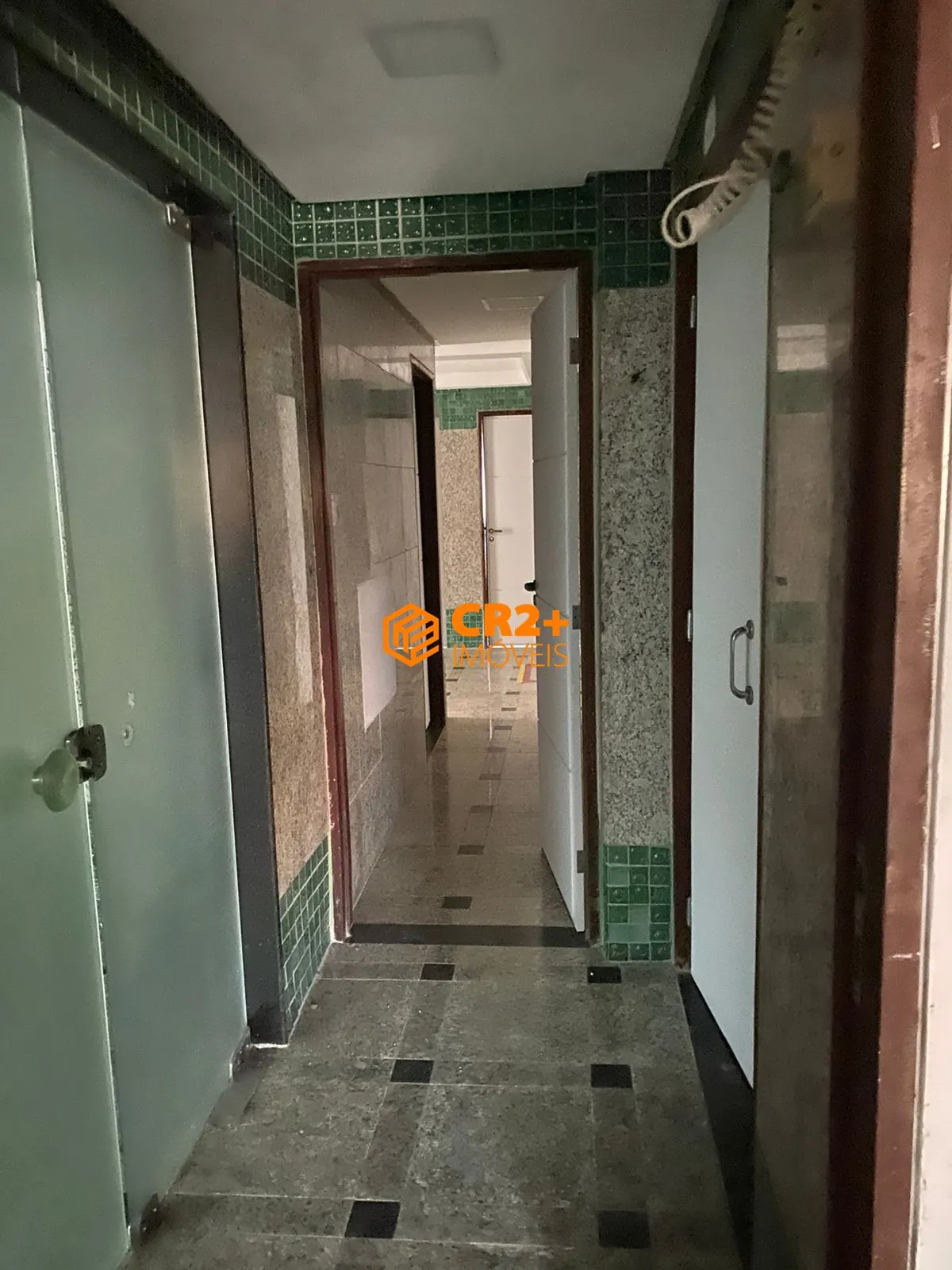 Imagem Oportunidade! Ampla Sala Comercial na Ilha do Leite - 250m²