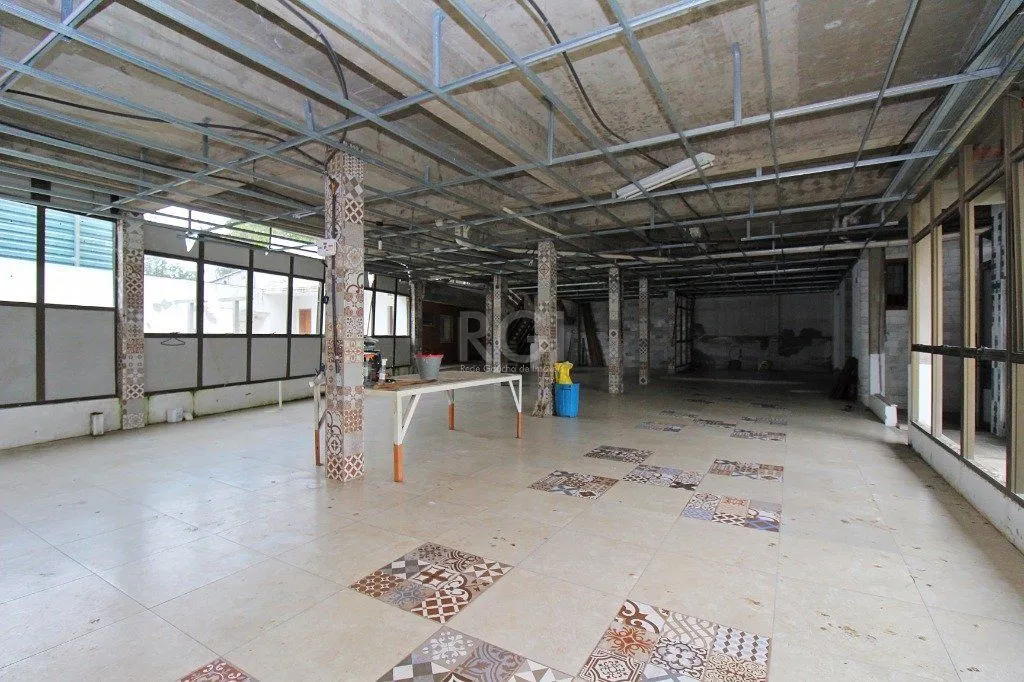 Imagem Casa para Venda - 840m², 7 dormitórios, sendo 3 suites, 8 vagas - Medianeira