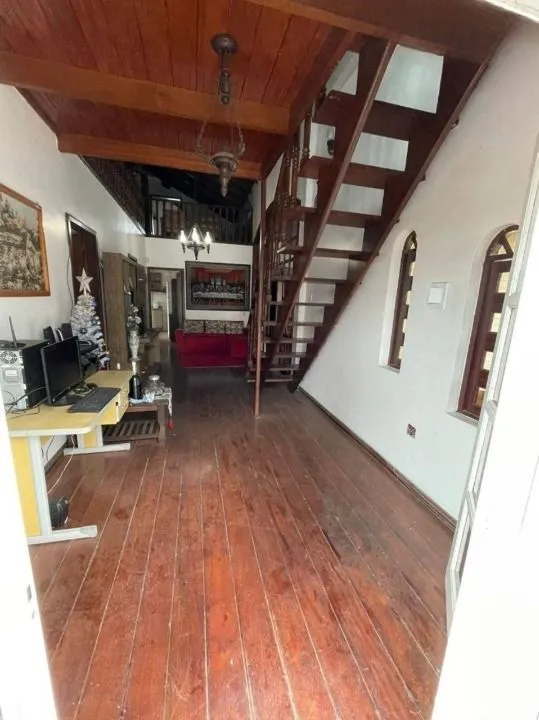 Imagem Vendo Sobrado Residencial com 4 Quartos e Suíte