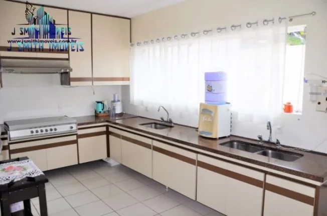 Imagem CASA DE ALTO PADRÃO NUM DOS MELHORES CONDOMÍNIOS DA REGIÃO DA GRANJA VIANA, COM CAMPO DE GOLF.

A...