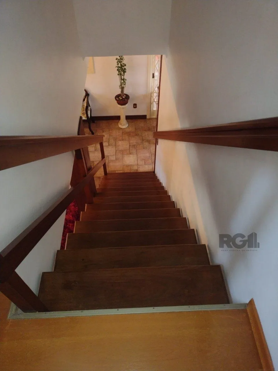 Imagem Casa semi mobiliada, 4 dormitórios, 5 vagas Bairro Vila Cachoeirinha