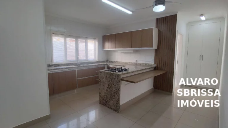 Imagem Casa térrea, com piscina, muito bem conservada e moderna com 600m² de terreno e 300m² de construção com 04 suítes. Estuda Permuta