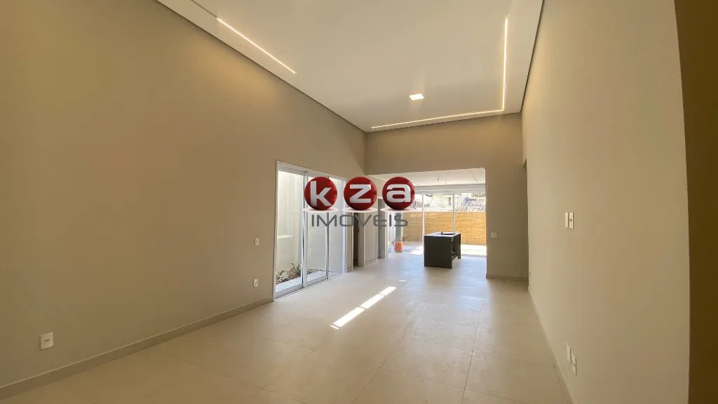 Imagem Casa de luxo em condomínio: 3 quartos, 3 suítes, 2 salas, 4 banheiros, 2 vagas, 157,49m² em Valinhos-SP.