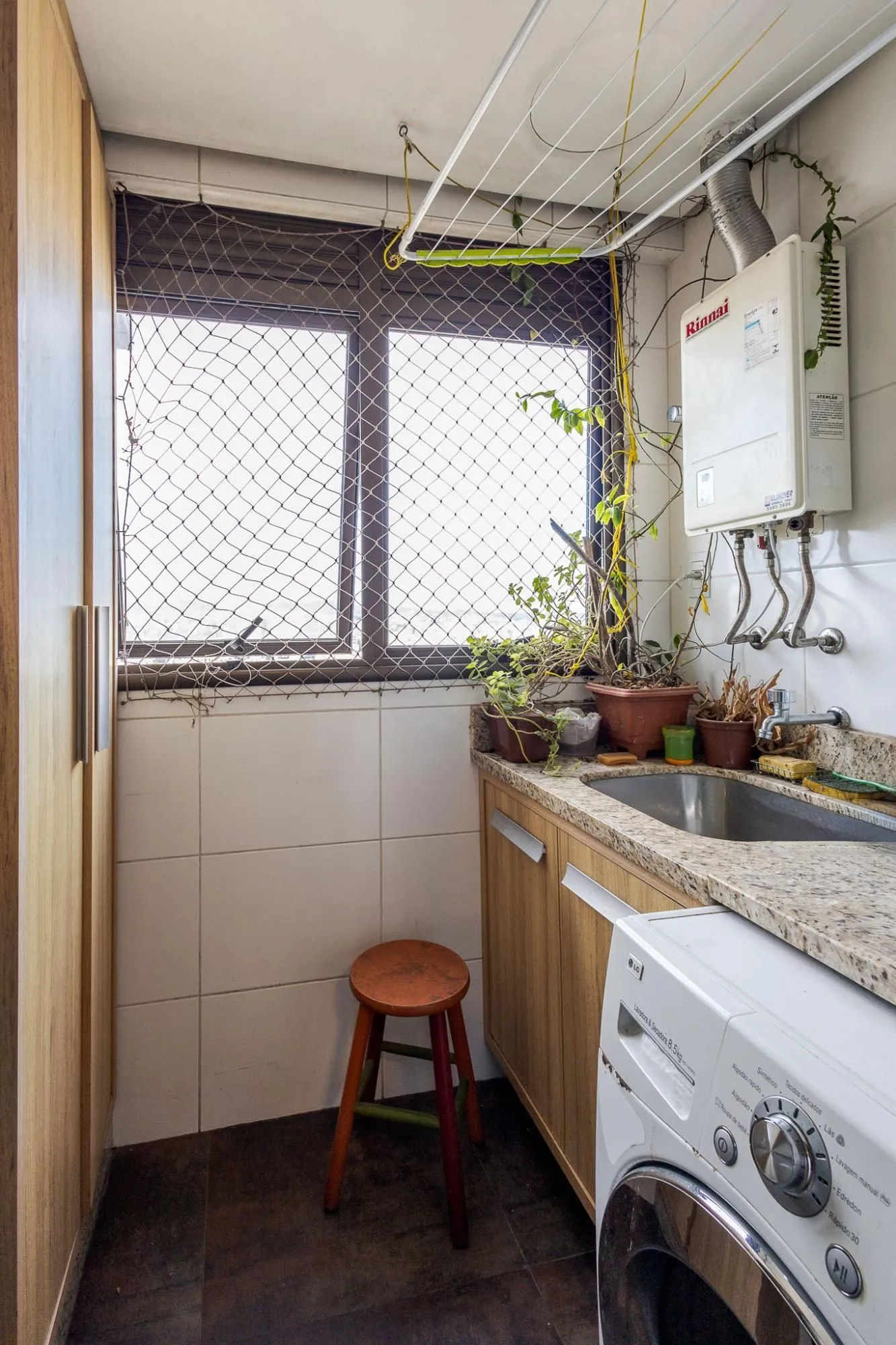 Imagem Andar alto, sol e vista definida são ponto forte deste belíssimo apartamento à venda de 3 dorm e 2 vagas indiv. cobertas no Rio Branco
