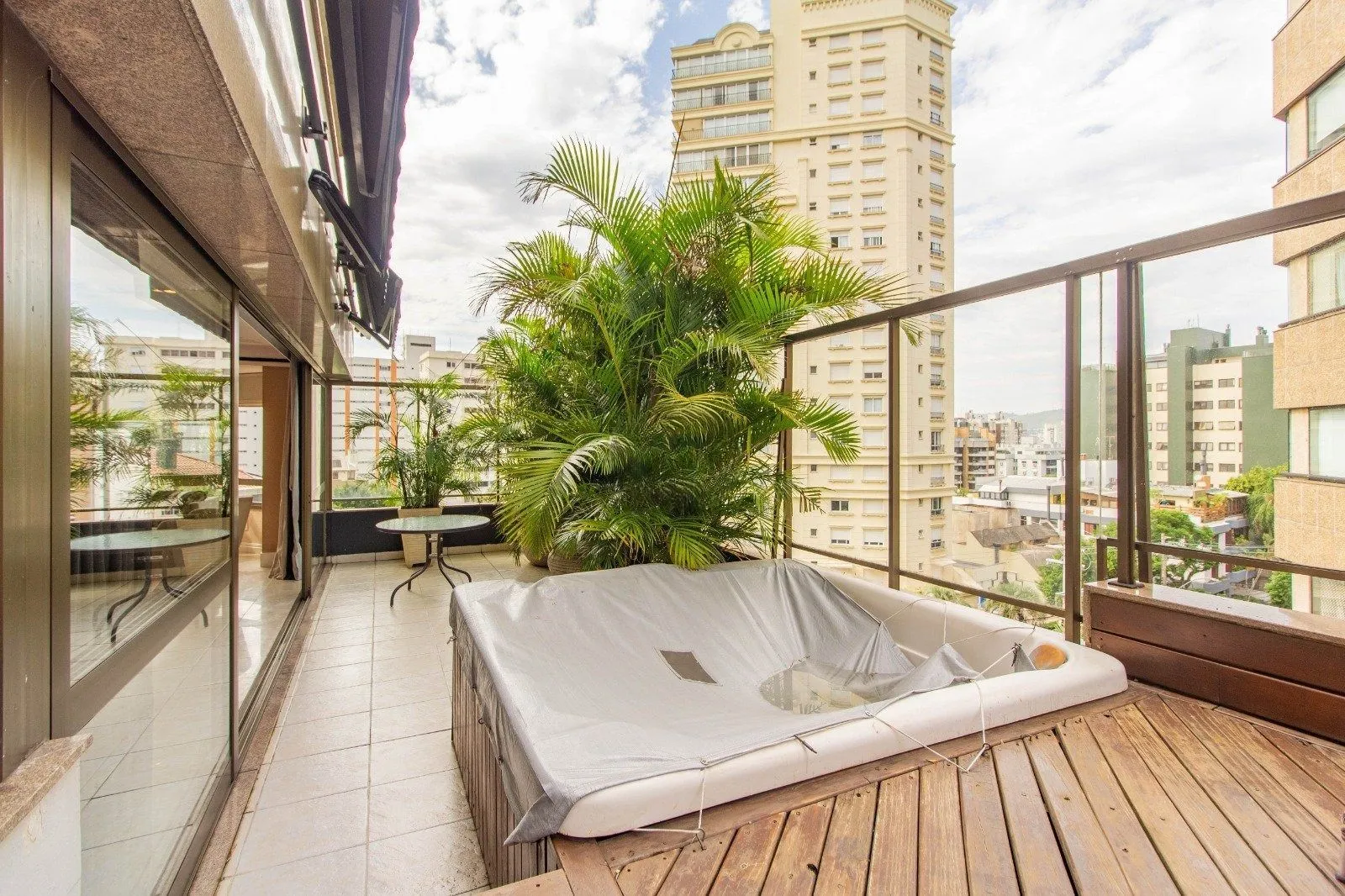 Imagem Apartamento Garden com 202m² e 3 dormitórios, 3 suítes, 3 vagas