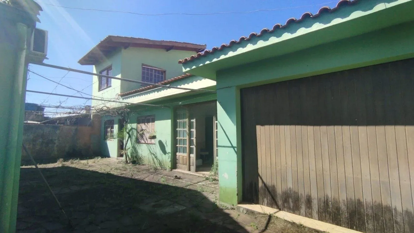 Imagem Casa com 4 quartos e 257m² à venda em Guarujá, Porto Alegre.