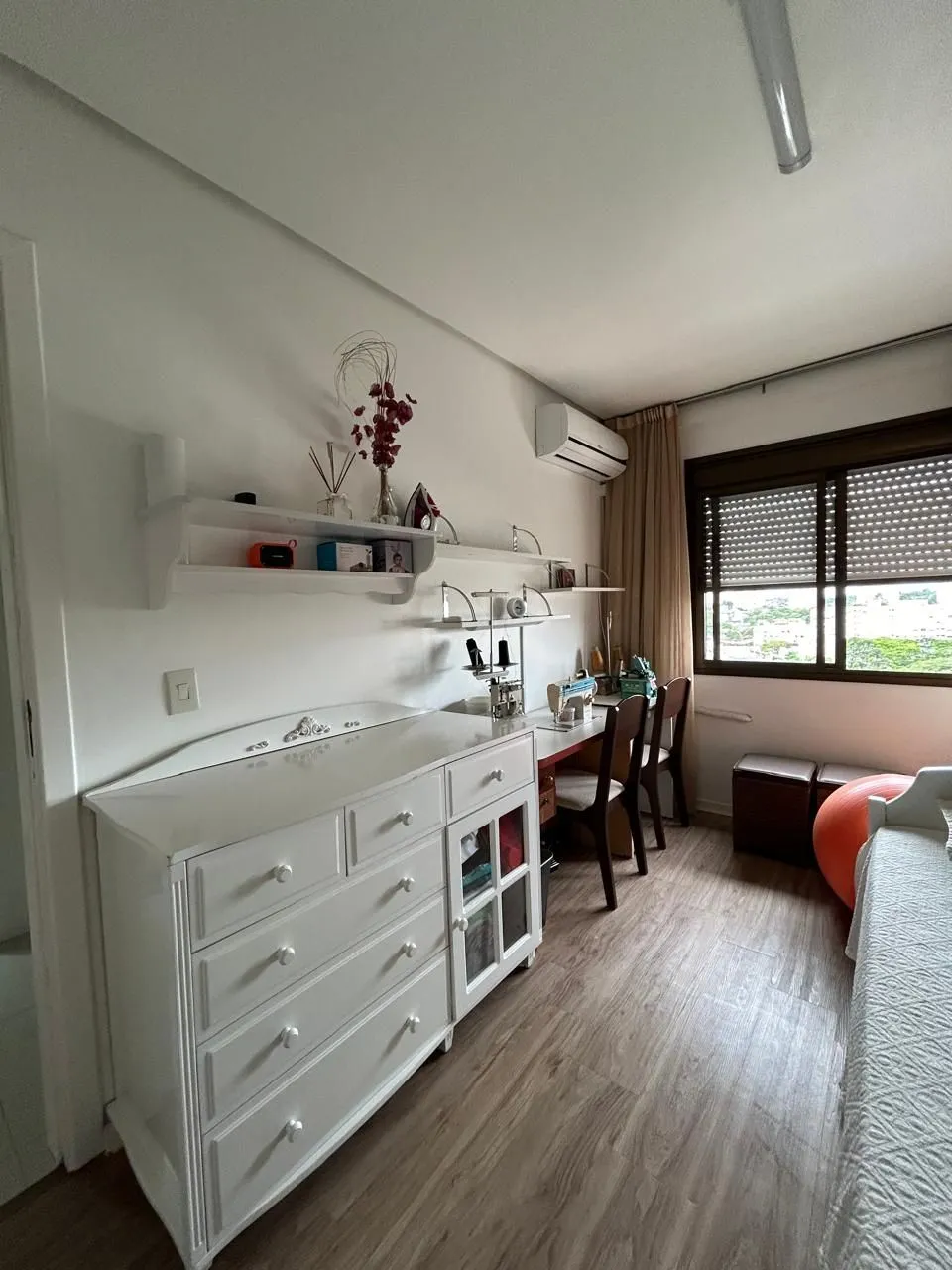 Imagem Apartamento com Suíte, Lareira e 2 Vagas na Zona Norte