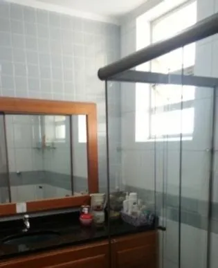 Imagem Casa para Venda - 330m², 5 dormitórios, sendo 1 suites, 7 vagas - Menino Deus