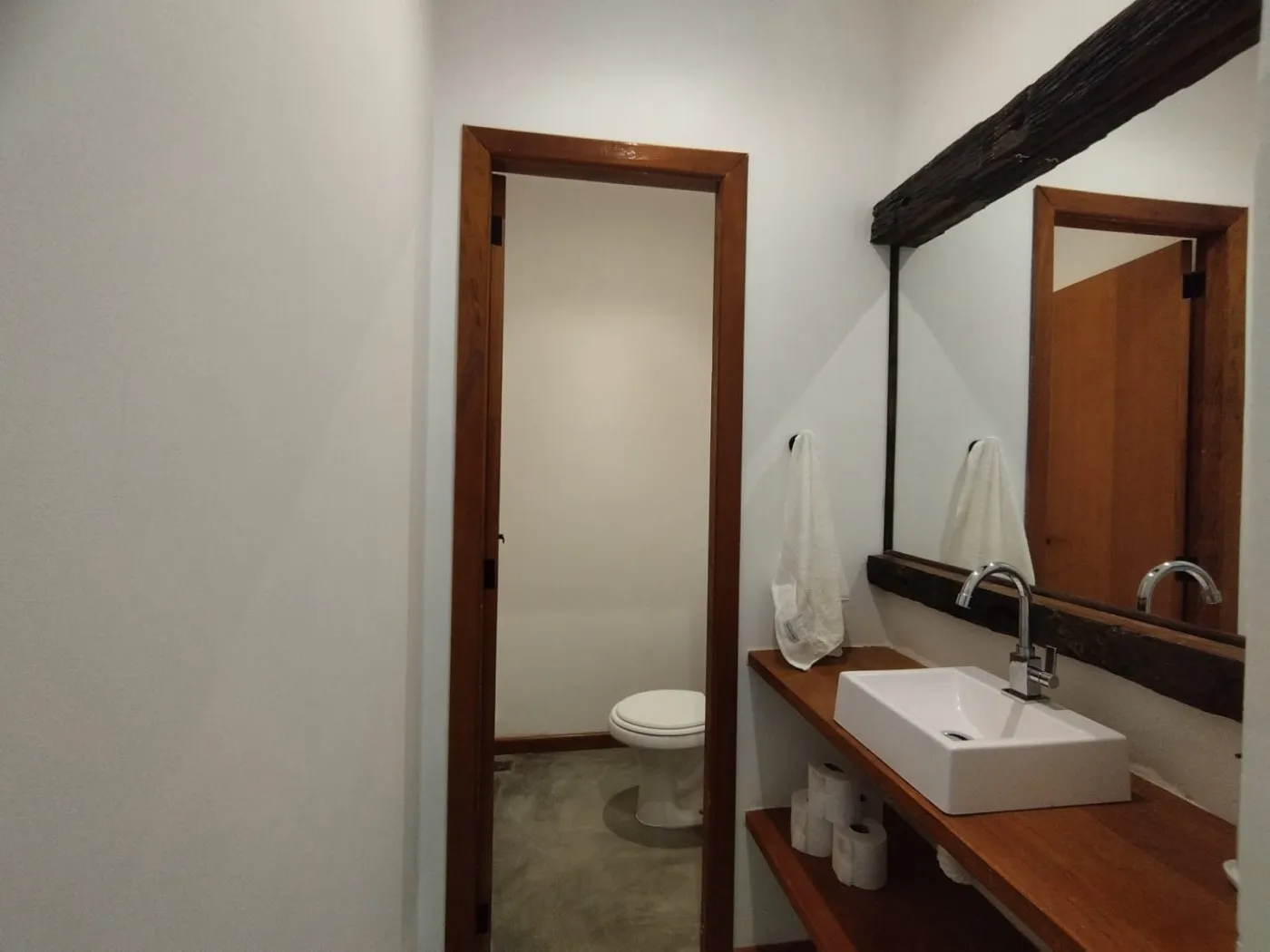 Imagem Casa em Condomínio para Venda em Petrópolis / RJ no bairro Araras