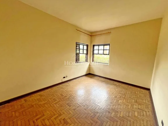 Imagem Casa à venda no centrinho do Capivari em Campos do Jordão | Terreno plano com alto potencial de investimento