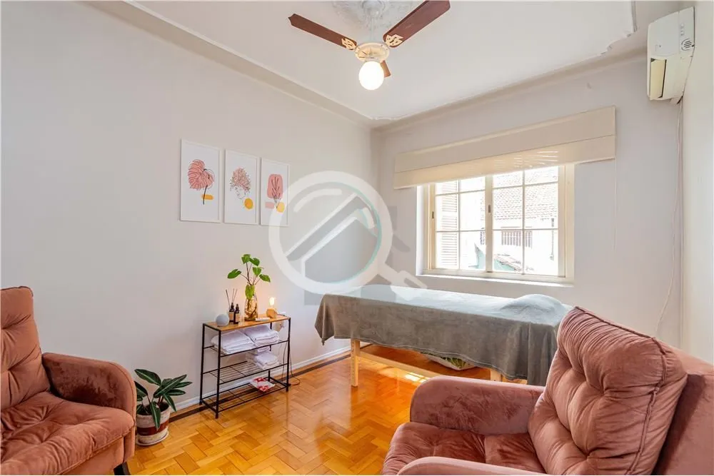 Imagem Ótima localização para comércio e residencial. Sobrado com duas casas com entradas individuais, ...