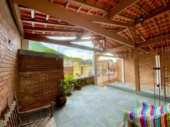 Imagem Excelente Casa de 2 Dorm a Venda no Sumaré - Caraguatatuba