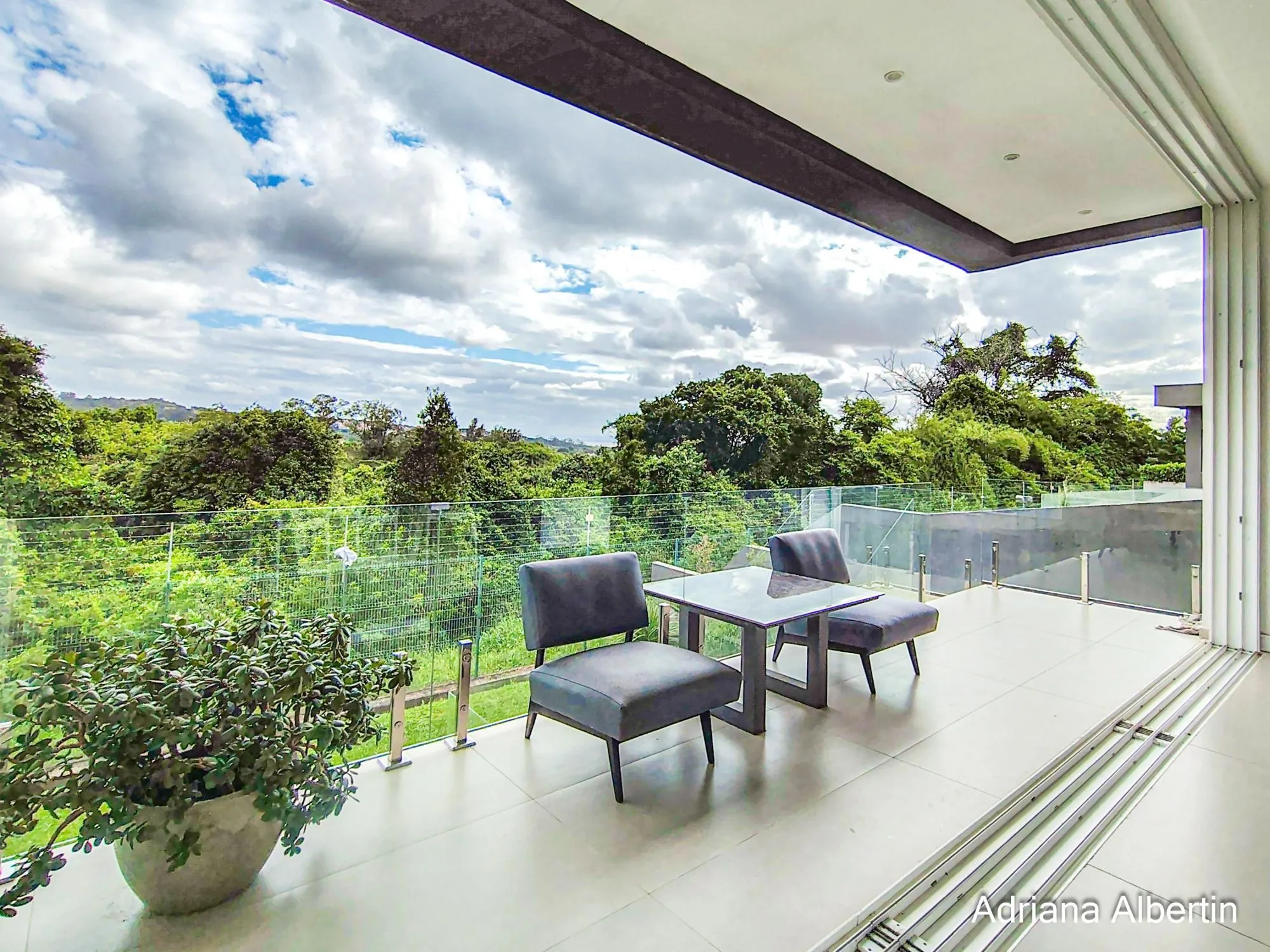 Imagem Casa em Condomínio Toscana - Alphaville - Porteira Fechada!!!