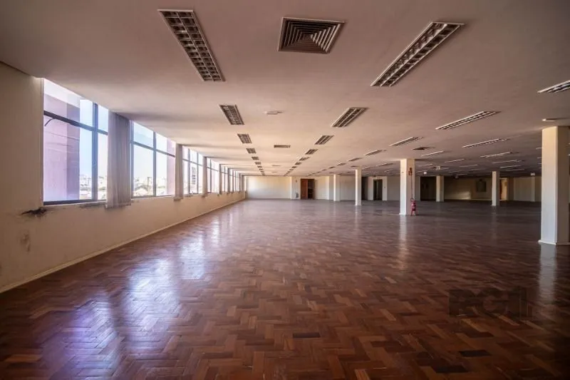 Imagem MÁFFER IMÓVEIS ALUGA - AMPLA SALA COMERCIAL | 958 m² PRIVATIVOS | BAIRRO FLORESTA MÁFFER IMÓVEIS apresenta excelente conjunto comercial com 958 m² de área privativa, ideal para empresas que buscam espaço amplo, funcional e em localização estratégica.