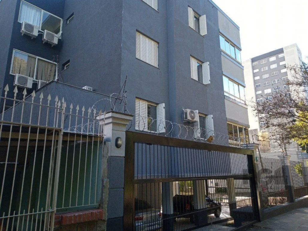 Imagem Vende prédio com 3 apartamentos, 9 dormitórios, 3 suíte, 3 salas amplas com churrasqueira, box 8 vaga coberta, 479 m² por R$ 2.150.000,00- São João - Porto Alegre/RS
