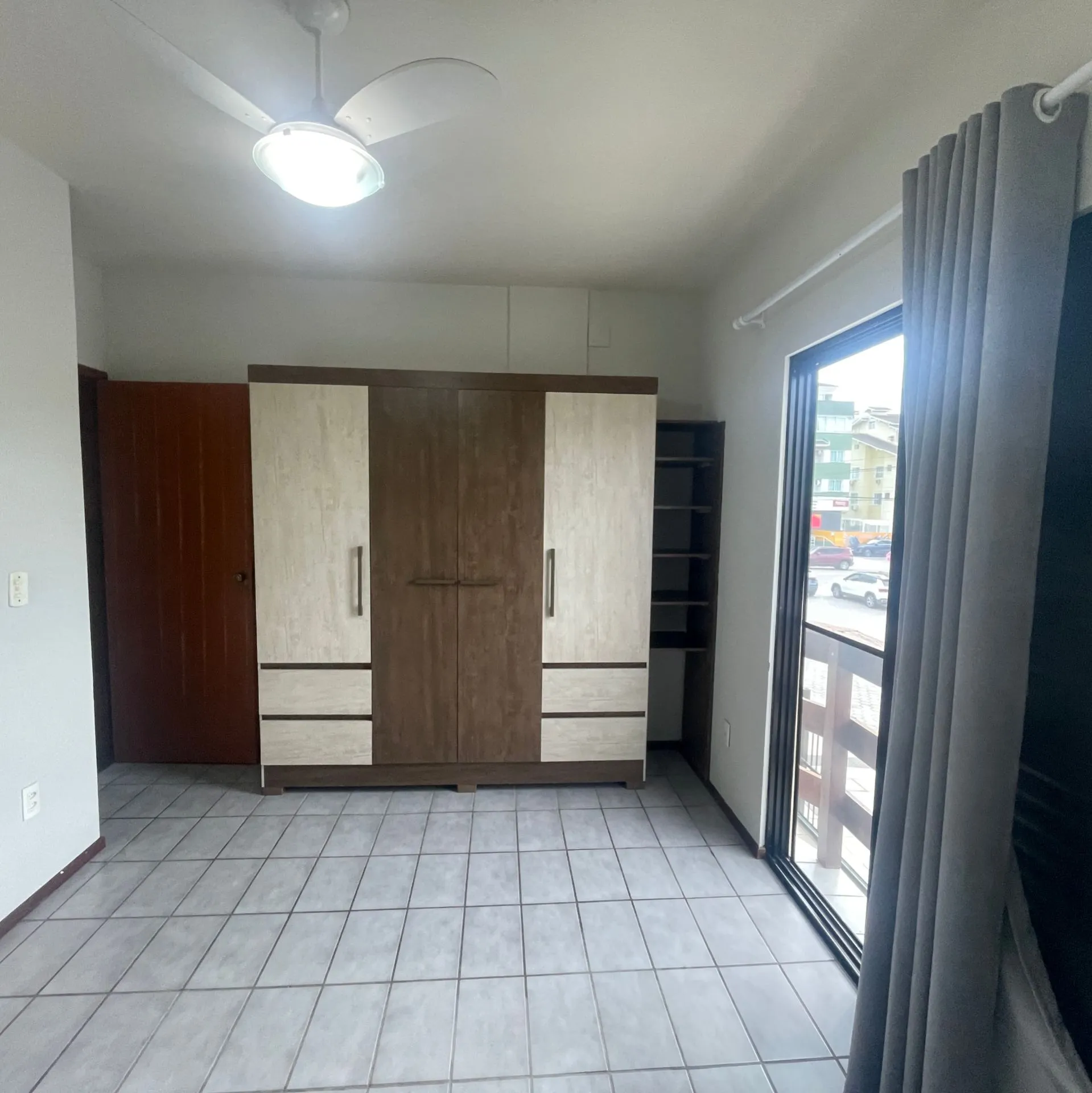 Imagem Apartamento de um dormitório, semimobiliado, para locação anual em Jurerê