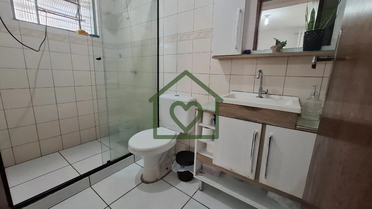 Imagem Imóvel residencial localizado no Bairro Glória, composto por um terreno de topografia plana com me...