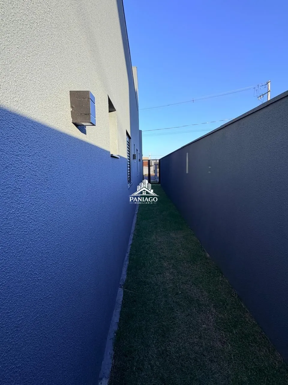 Imagem Casa Nova com 3 Suítes e Piscina à Venda no Condomínio Brisas