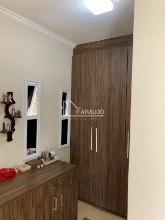 Imagem Casa em Condomínio à venda em Aldeia da Mata com 246m² 3 suítes, 4 vagas
