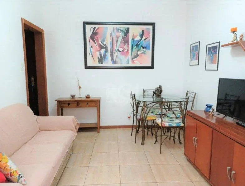 Imagem Apartamento no Menino Deus de 2 dormitórios e dependência térreo com pátio