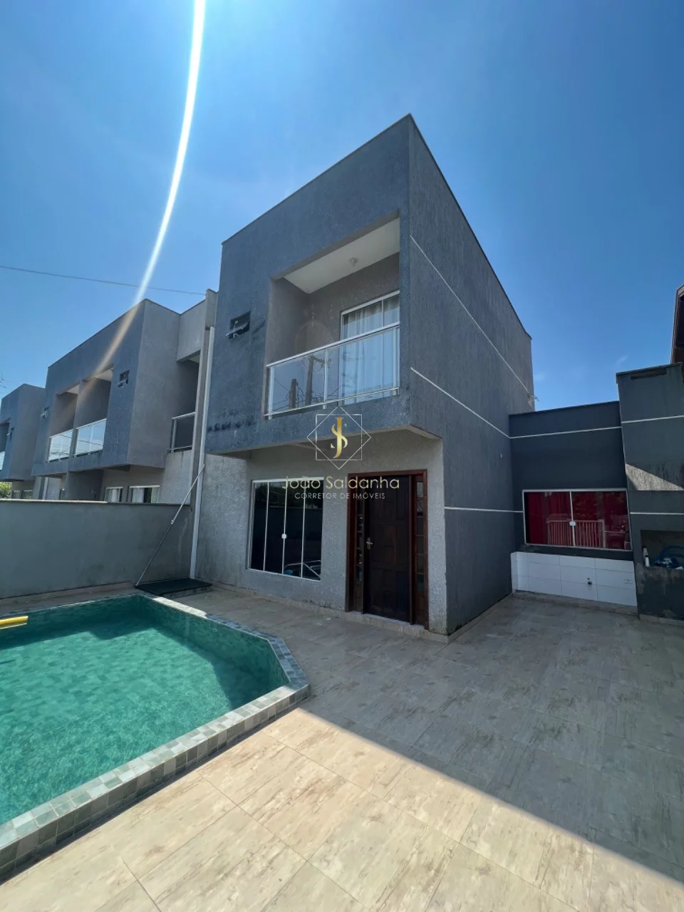 Imagem Sobrado com Piscina para locação diária para 12 pessoas.