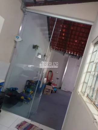 Imagem Casa padrão à venda no Bairro Parque das Aroeiras, Uberaba - 2 dormitórios e suíte!