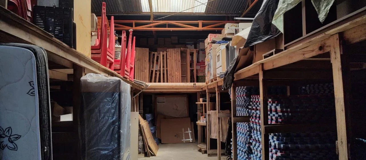 Imagem Vende Casa Comercial com deposito na parte de baixo, 289,80m²residência em cima.