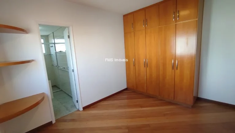 Imagem Aluguel de Apartamento em Pinheiros com 3 Quartos sendo 1 Suíte, 4 Banheiros, 2 Vagas de Garagem.