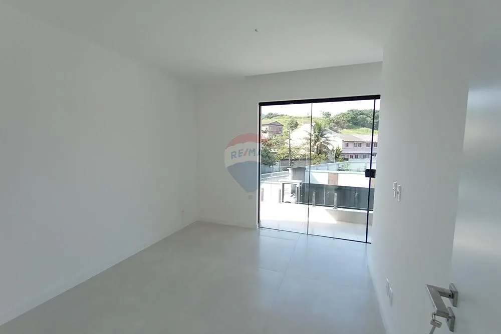 Imagem Casa com 3 quartos para venda em Guaratiba