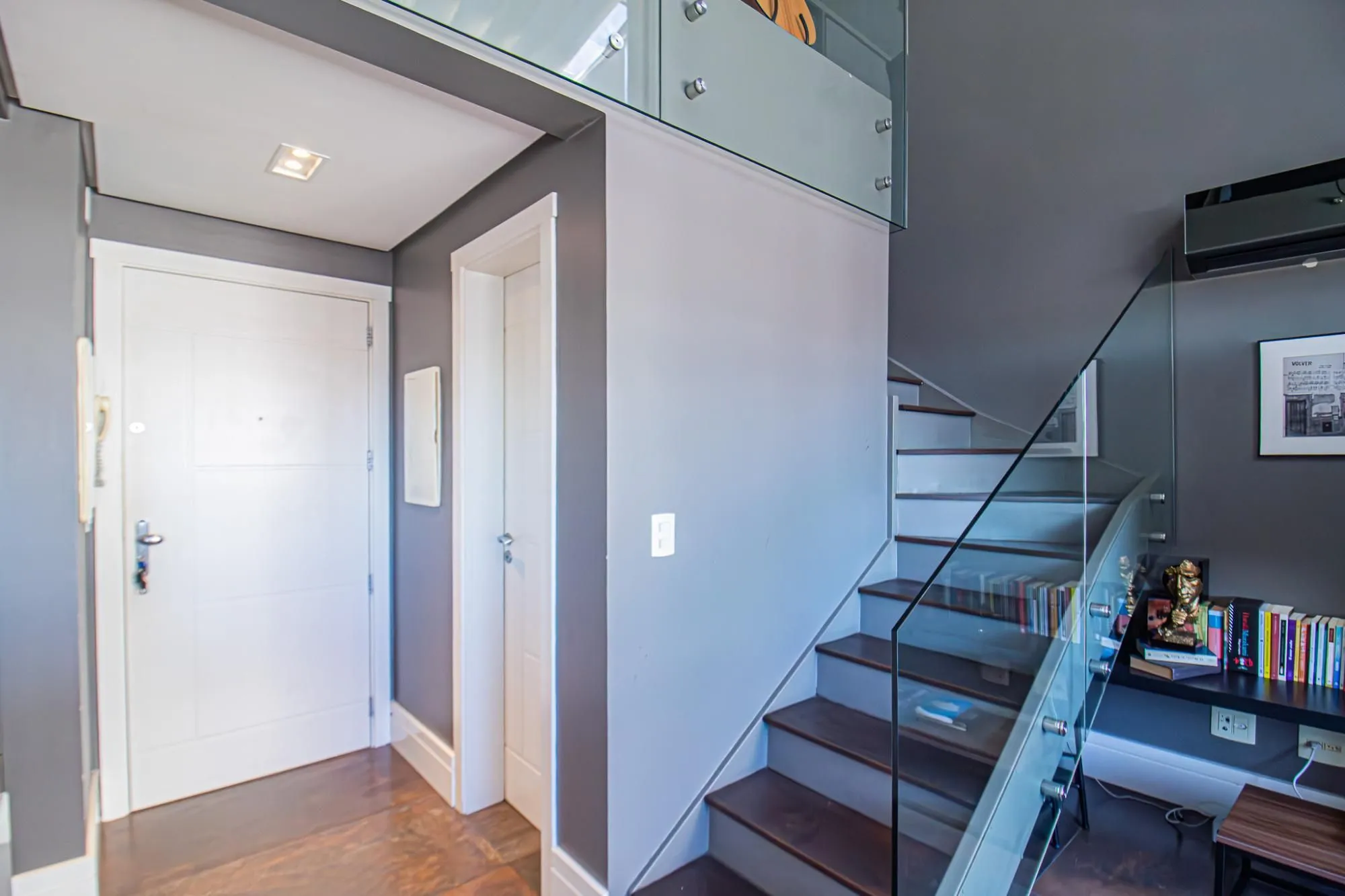 Imagem Apartamento Duplex, 1D com lareira no bairro Rio Branco