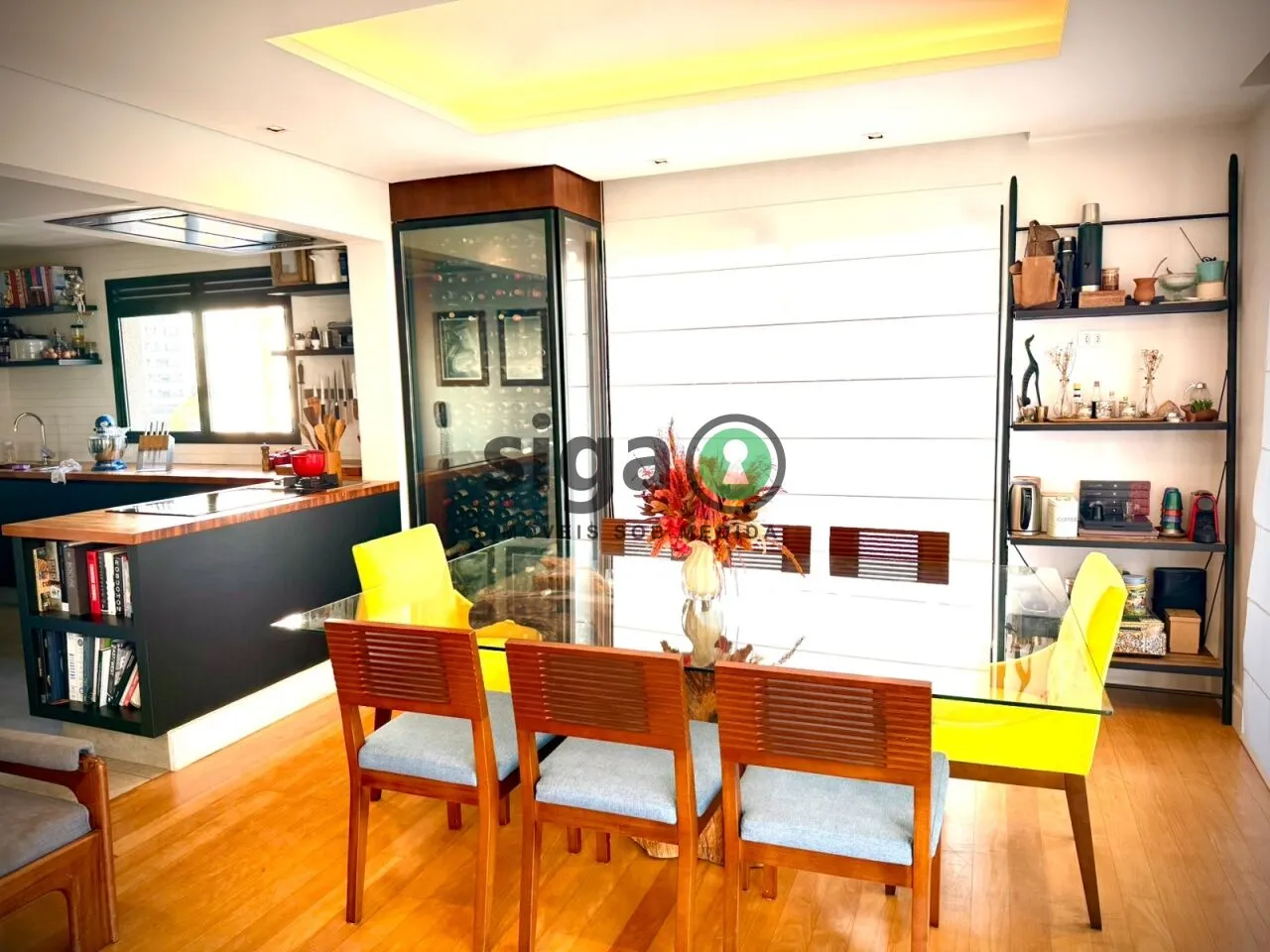 Imagem Apartamento Reformado de 171m² com 3 Suítes e Adega Climatizada.