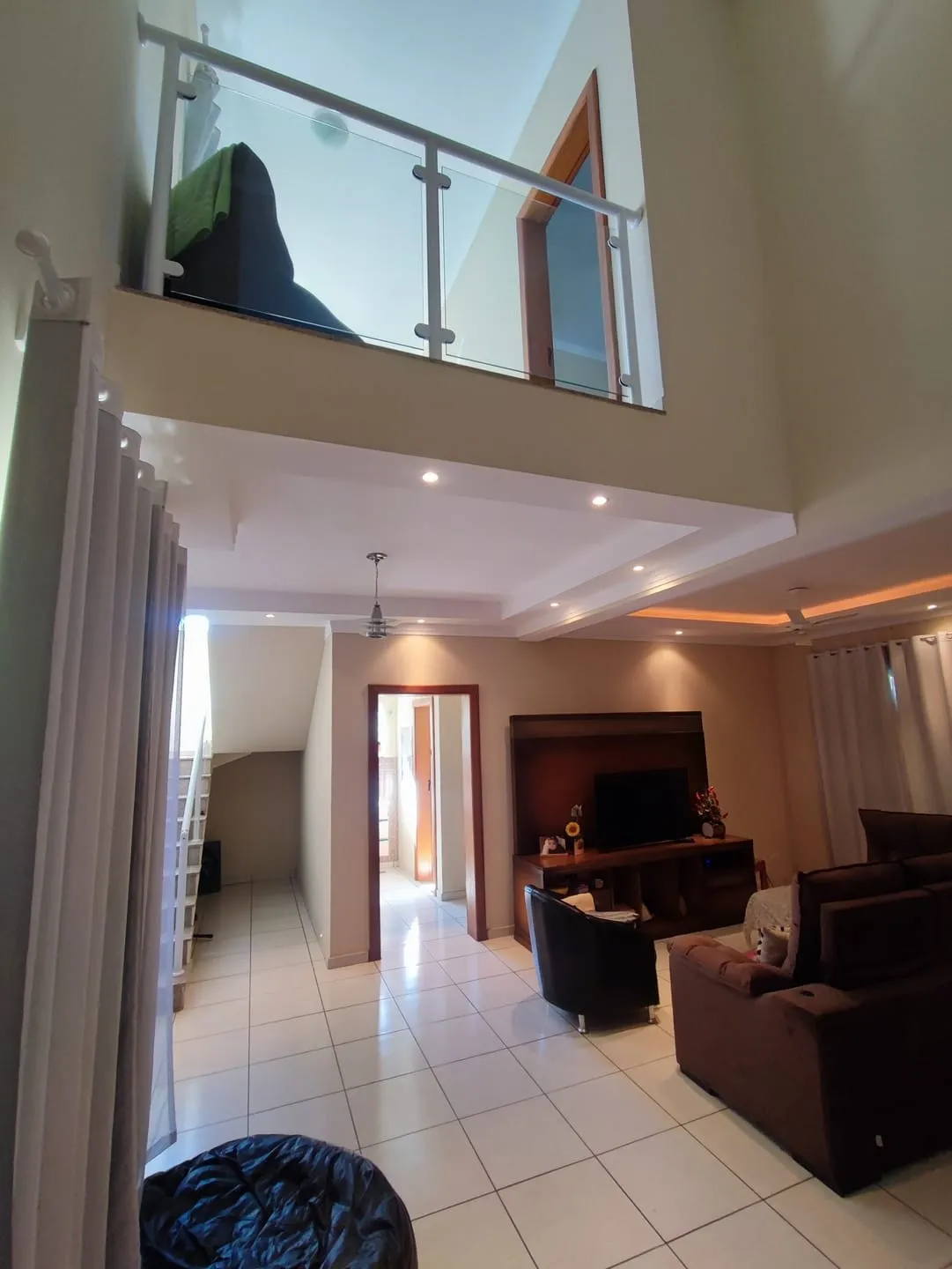 Imagem Casa à venda 3 Quartos, 1 Suite, 4 Vagas, 2105M², Parque Lago Azul, Pindamonhangaba - SP