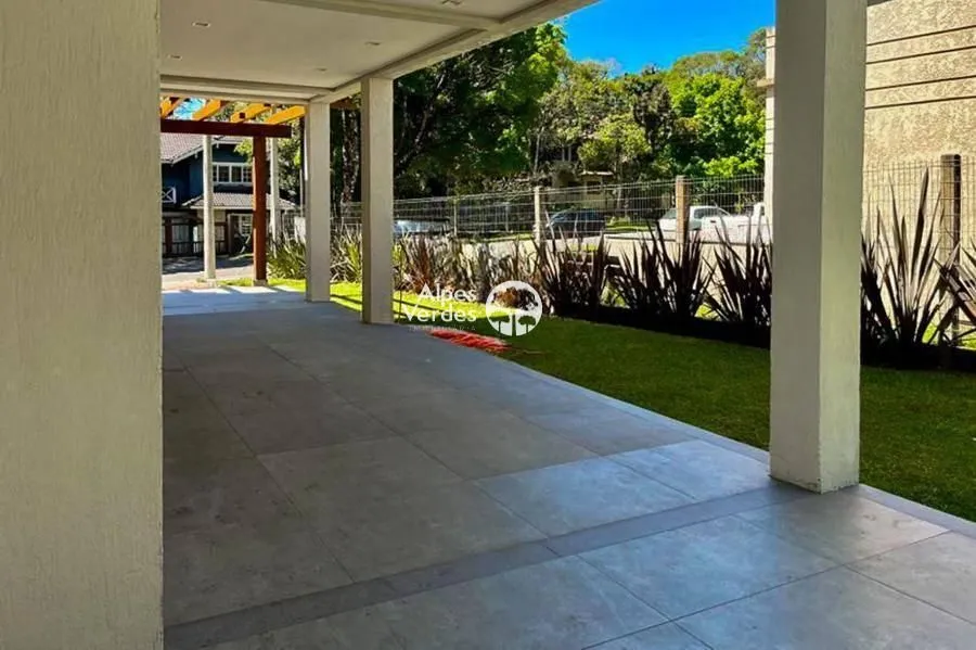 Imagem Vende-se Casa em Condominio com 3 suites a 5 minutos da Rua Coberta