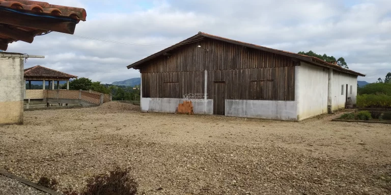 Imagem Sítio de alto Padrão a VENDA no interior de Nova Trento. Propriedade com 15,6Hectares. De lindas cachoeiras, e riachos maravilhosos.