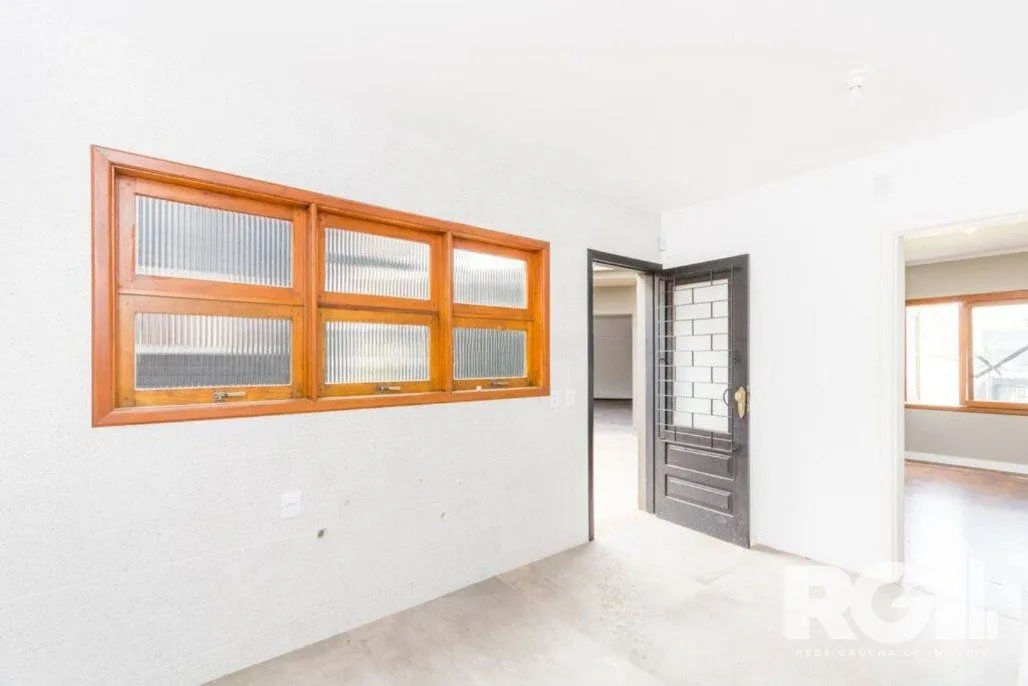 Imagem Casa com piscina, 3 dormitórios, 258m² privativos, no Jardim Itu.