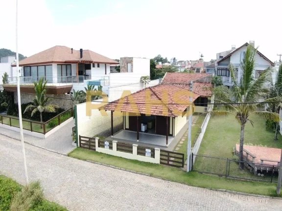 Imagem Venha conhecer essa bela casa em Ubatuba, Santa Catarina, com 3 dormitórios, 2 suítes e garagem co...