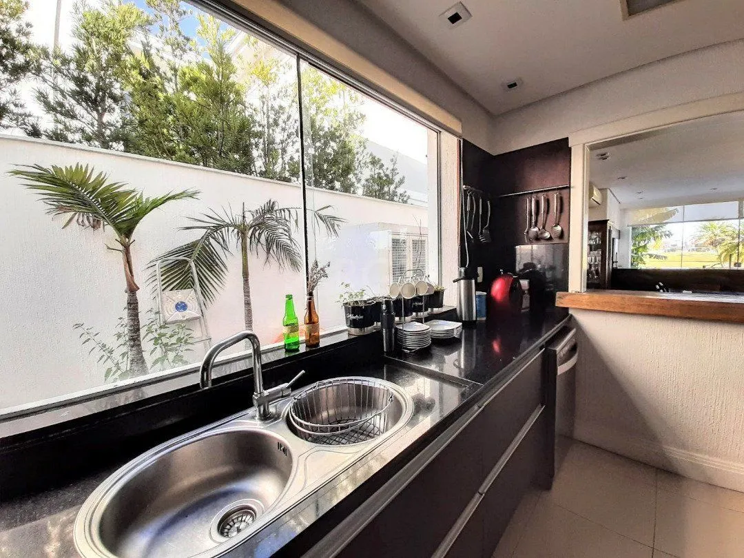 Imagem Casa Condominio para Venda - 470m², 4 dormitórios, sendo 3 suites, 3 vagas - Terra Ville