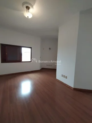 Imagem Casa clássica à venda no condomínio Moinho de Vento, em Valinhos/SP.

Linda e espaçosa casa com ...
