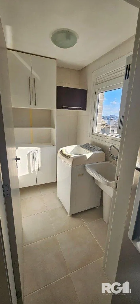 Imagem Lindo Apartamento Mobiliado de 1 domitório com 1 Suíte e Sacada