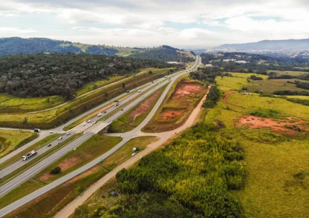 Imagem Incrível Área Industrial Frente Rodovia 519.000 m²!