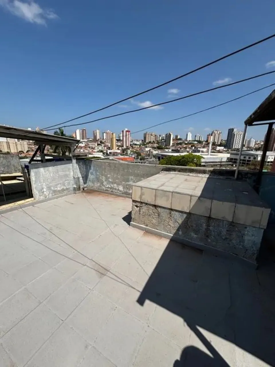 Imagem Casa comercial para locação em Sorocaba-SP na Vila Trujillo: 3 quartos, 1 suíte, 1 sala, 2 banheiros, 138m² de área.