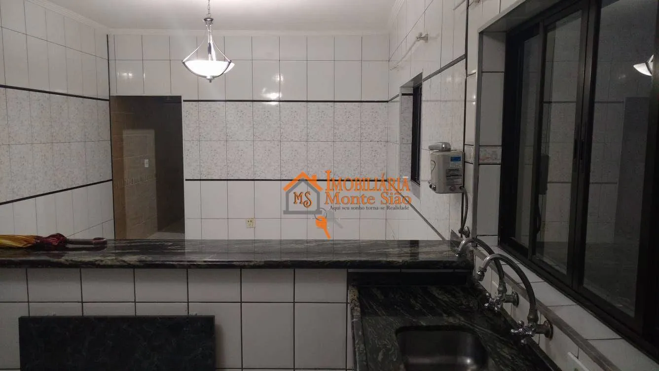 Imagem Sobrado com 3 dormitórios à venda, 203 m² por R$ 700.000,00 - Jardim São João - Guarulhos/SP
