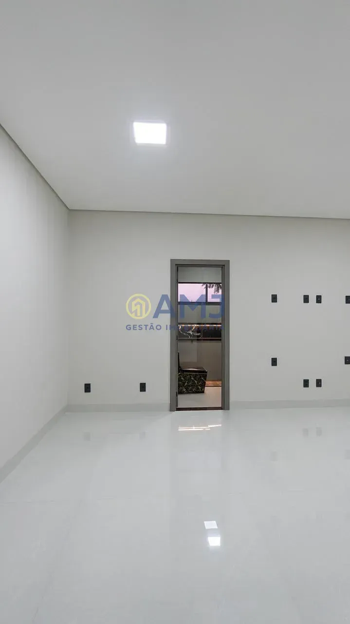 Imagem Casa Térrea à Venda no Condomínio Parqville Jacarandá - Aparecida de Goiânia/GO