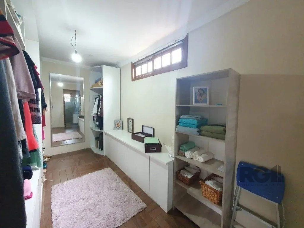 Imagem Casa com 3 dormitórios no bairro Lomba do Pinheiro