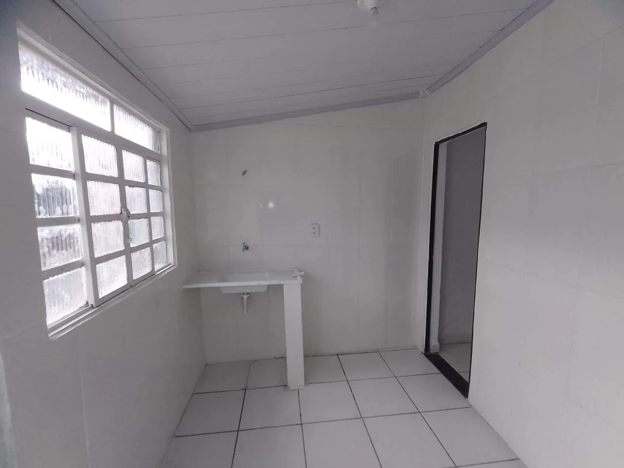 Imagem KITNET+LOCALIZAÇÃO+INCLUSO+ÁGUA+LUZ+INTERNET+IPTU